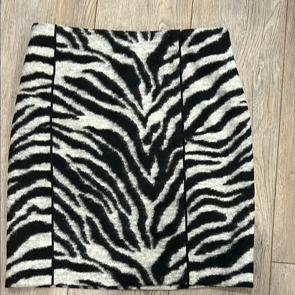 Lot of 2 Ann Taylor Black White Zebra Virgin Wool Blend Mini Pencil Skirt Size 8 - Picture 12 of 12